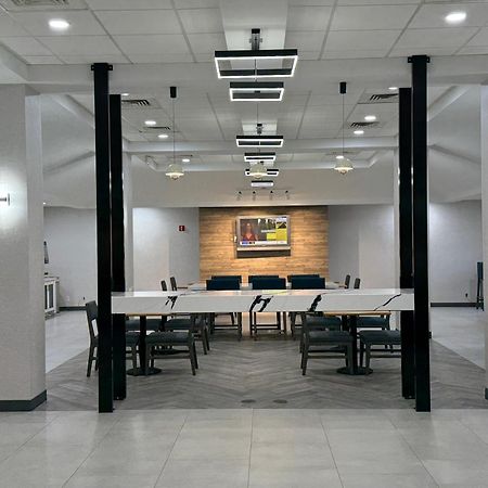 Quality Inn & Suites Baton Rouge West - Port Allen Buitenkant foto