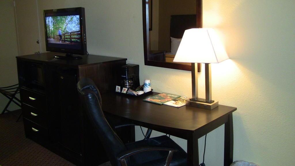 Quality Inn & Suites Baton Rouge West - Port Allen Buitenkant foto