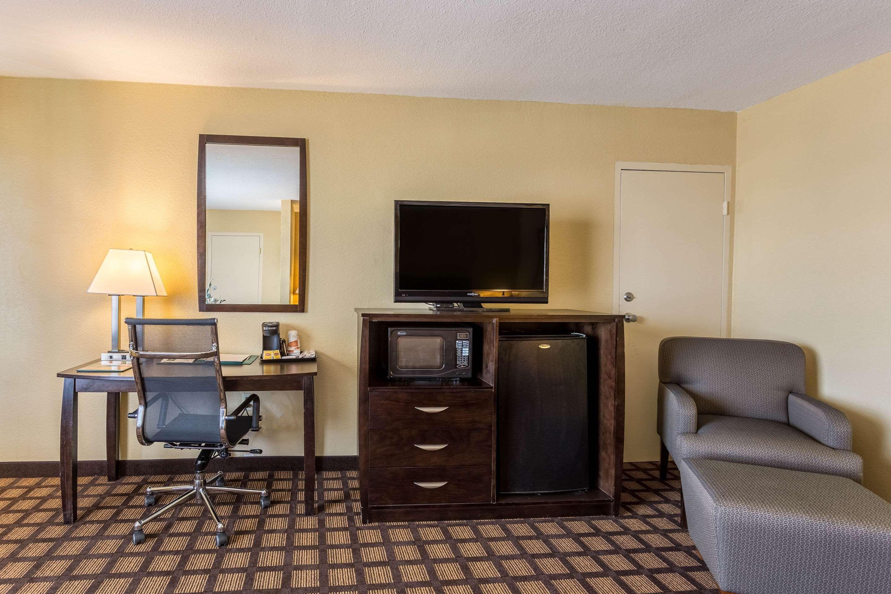 Quality Inn & Suites Baton Rouge West - Port Allen Buitenkant foto
