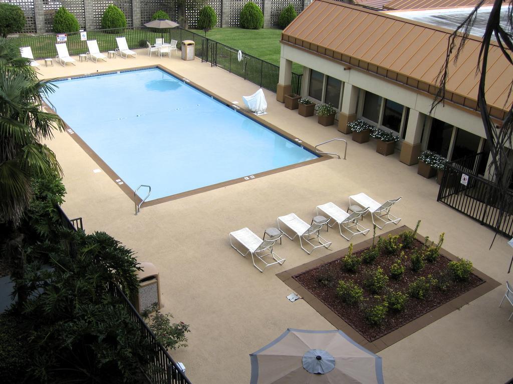 Quality Inn & Suites Baton Rouge West - Port Allen Buitenkant foto