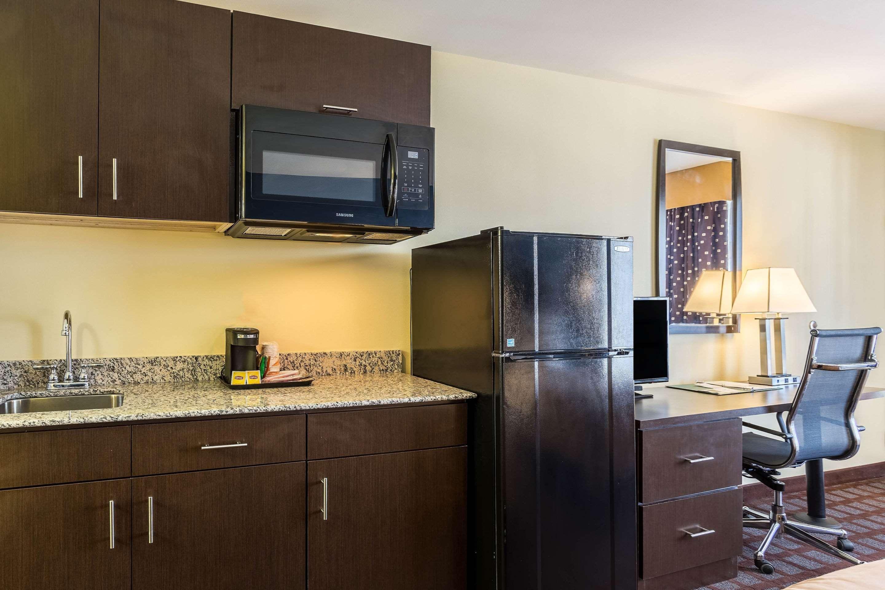 Quality Inn & Suites Baton Rouge West - Port Allen Buitenkant foto